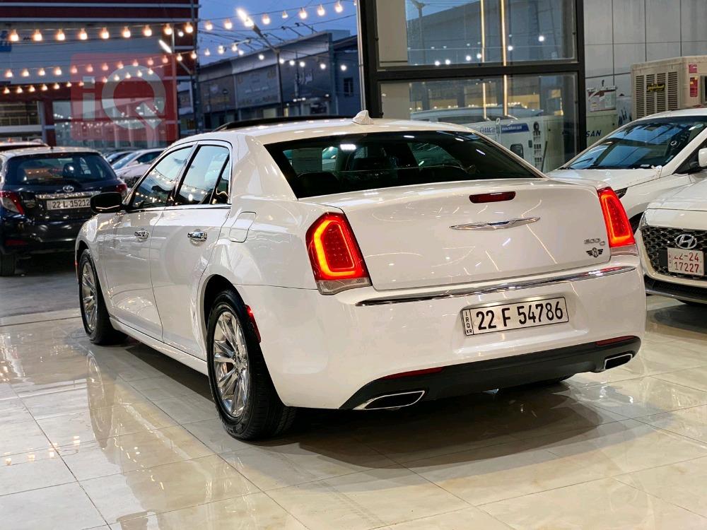 کرایسلەر 300